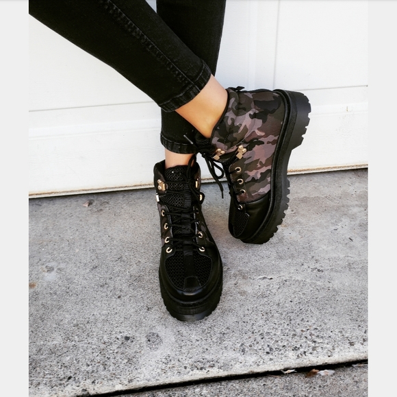 Shoes - Price firm!//The Aspen// camo combat boot
